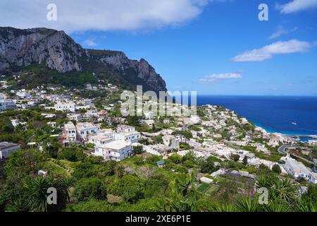 Panoramablick auf Capri im Frühling, Italien Stockfoto