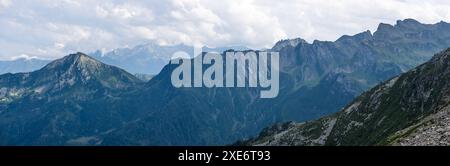 Panoramablick entlang einer alpinen Bergkette Norditaliens, Naturpark Alta Valle Antrona, Piemont, Italien, Europa Copyright: CasparxSchlageter 137 Stockfoto