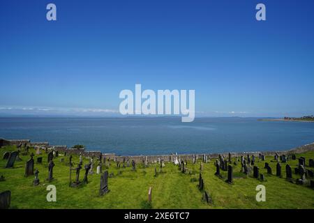 Ruinen der St. Patrick’s Chapel, Heysham: Die mythischen Ruinen von Lancashire mit einem himmlischen Blick Stockfoto