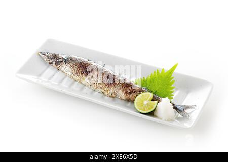 Gegrillter Fisch (pazifische Saury) Stockfoto