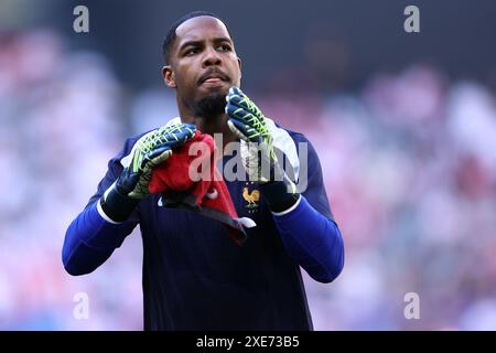 Dortmund, Deutschland. Juni 2024. Mike Maignan aus Frankreich während des Gruppenspiels der UEFA Euro 2024 zwischen Frankreich und Polen im BVB Stadion Dortmund am 25. Juni 2024 in Dortmund. Quelle: Marco Canoniero/Alamy Live News Stockfoto