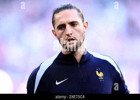 Dortmund, Deutschland. Juni 2024. Adrien Rabiot aus Frankreich während des Gruppenspiels der UEFA Euro 2024 zwischen Frankreich und Polen im BVB Stadion Dortmund am 25. Juni 2024 in Dortmund. Quelle: Marco Canoniero/Alamy Live News Stockfoto