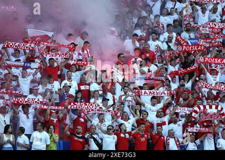 Dortmund, Deutschland. Juni 2024. Fans Polens während des Gruppenspiels der UEFA Euro 2024 zwischen Frankreich und Polen im BVB Stadion Dortmund am 25. Juni 2024 in Dortmund. Quelle: Marco Canoniero/Alamy Live News Stockfoto