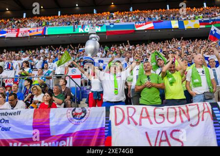 Köln, Deutschland. Juni 2024. Fans von Slowenien Slowenien Slowenien - England Slowenien - England 25.06.2024 Copyright (nur für journalistische Zwecke) by : Stockfoto