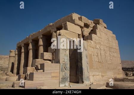 Osiride Portico, zweiter Hof, Ramesseum, Gedenktempel von Pharao Ramesses II, 13. Jahrhundert v. Chr., altes Theben, UNESCO-Weltkulturerbe, Luxor, Stockfoto