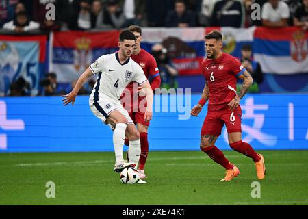 GELSENKIRCHEN, DEUTSCHLAND - 16. JUNI: Declan reiste am 16. Juni das Gruppenspiel der UEFA EURO 2024 zwischen Serbien und England in der Arena AufSchalke Stockfoto