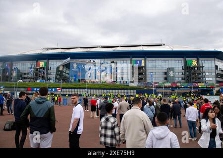 GELSENKIRCHEN, DEUTSCHLAND - 16. JUNI: Ein Überblick über das Stadiongebiet vor dem Gruppenspiel der UEFA EURO 2024 zwischen Serbien und England in der Arena A Stockfoto