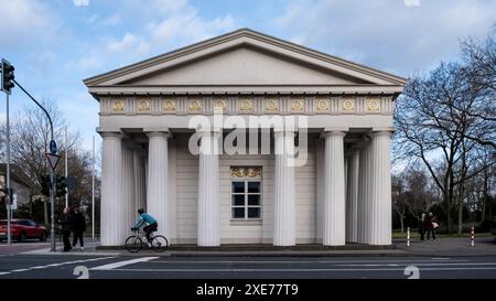 Blick auf das Ratinger Tor, das letzte erbaute und einzige erhaltene Stadttor, Düsseldorf, Nordrhein-Westfalen, Deutschland Stockfoto