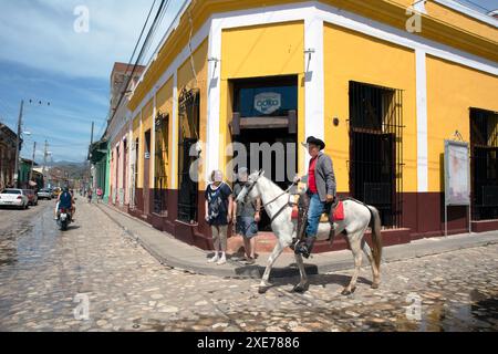 Reiter in den Seitenstraßen, Trinidad, Provinz Sancti Spiritus, Kuba, Westindien, Karibik, Mittelamerika Stockfoto