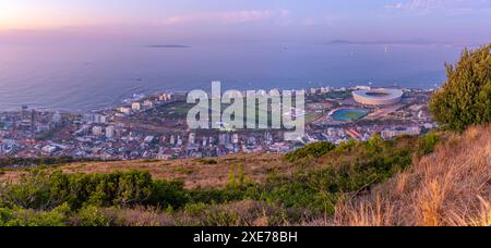 Blick auf das DHL-Stadion in Kapstadt vom Signal Hill in der Abenddämmerung, Kapstadt, Westkap, Südafrika, Afrika Copyright: FrankxFell 844-34074 Stockfoto