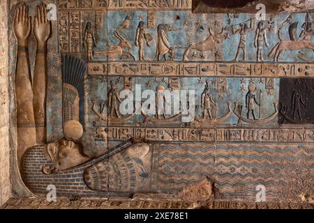 Deckenreliefs, Vestibül, Tempel des Hathor, Dendera, Qena, Ägypten, Nordafrika, Afrika Stockfoto