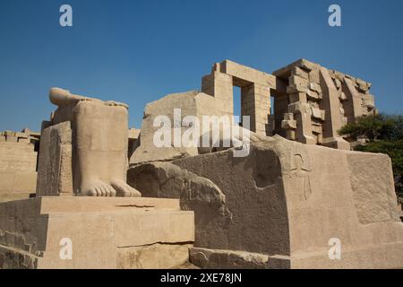 Unterteil, Koloss von Ramesses II, Ramesseum, Gedenktempel von Pharao Ramesses II, 13. Jahrhundert v. Chr., altes Theben, Luxor, Ägypten Stockfoto