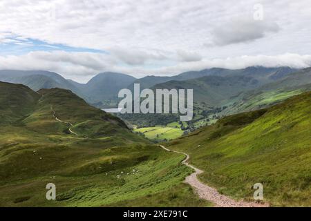 Der Blick über das Boredale Haus in Richtung Brothers Water von den oberen Hängen des Place Fell, Lake District, Cumbria, Großbritannien Stockfoto