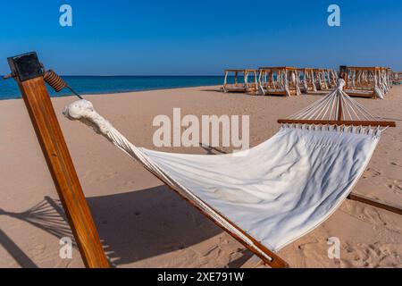 Blick auf die Hängematte am Strand, Sahl Hasheesh, Hurghada, das Gouvernement des Roten Meeres, Ägypten, Nordafrika, Afrika Stockfoto