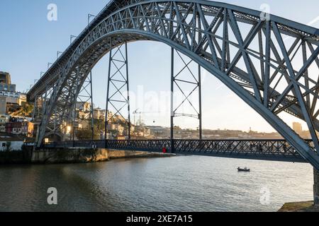 Ponte Dom Luis I Brücke und Fluss Douro, UNESCO-Weltkulturerbe, Porto, Porto District, Norte, Portugal, Europa Stockfoto