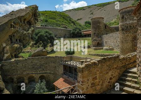 Udabno, Georgien – 20. Juni 2024: David Gareji ist ein orthodoxes Kloster in der Region Kachetien in Georgien. Stockfoto