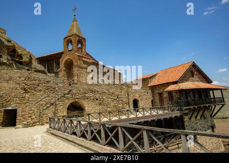 Udabno, Georgien – 20. Juni 2024: David Gareji ist ein orthodoxes Kloster in der Region Kachetien in Georgien. Stockfoto