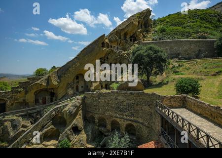 Udabno, Georgien – 20. Juni 2024: David Gareji ist ein orthodoxes Kloster in der Region Kachetien in Georgien. Stockfoto