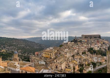 Blick auf die historische Altstadt von Ibla Ragusa im Südosten Siziliens Stockfoto