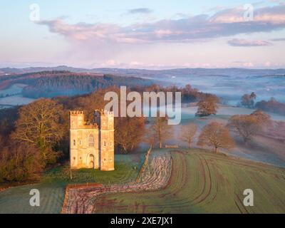 Powderham Belvedere, ein Torwart-Turm auf dem Gelände von Powderham Castle. Winter (März) 2024. Stockfoto