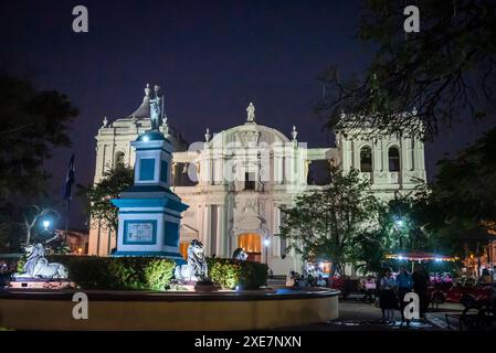 Kathedrale von Leon, UNESCO-Weltkulturerbe, erbaut im 18. Jahrhundert im spanischen barocken Kolonialstil, Leon, Nicaragua Stockfoto