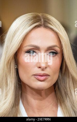 Washington, Usa. Juni 2024. Paris Hilton, gelebter Advocate und CEO, 11:11 Media, trifft ein, um vor dem House Committee on Ways and Means während einer Anhörung mit dem Titel „Strenging Child Welfare and Protecting Americas Children“ auf dem Capitol Hill in Washington, DC am Mittwoch, den 26. Juni 2024 auszusagen. Foto: Ken Cedeno/UPI Credit: UPI/Alamy Live News Stockfoto