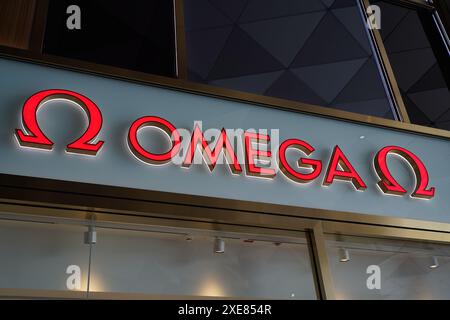 Hongkong, China. Juni 2024. Ein Foto zeigt ein Logo von Omega in einem Omega-Geschäft in Hongkong, China (Foto: Serene Lee/SOPA Images/SIPA USA) Credit: SIPA USA/Alamy Live News Stockfoto
