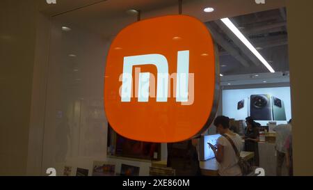 Hongkong, China. Juni 2024. Ein Foto zeigt ein Logo von Xiaomi in einem Xiaomi-Geschäft in Hongkong (Credit Image: © Serene Lee/SOPA Images via ZUMA Press Wire) NUR ZUR REDAKTIONELLEN VERWENDUNG! Nicht für kommerzielle ZWECKE! Stockfoto