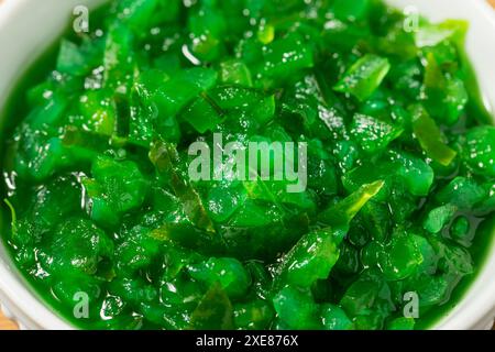 Chicago Style Neon Pickle Relish in a Bowl Stockfoto