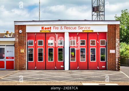 Der Kent Fire and Rescue Service befindet sich in der Hythe Fire Station und bietet Rettungsdienste auf dem Wakefield Way in Hythe, Kent Stockfoto