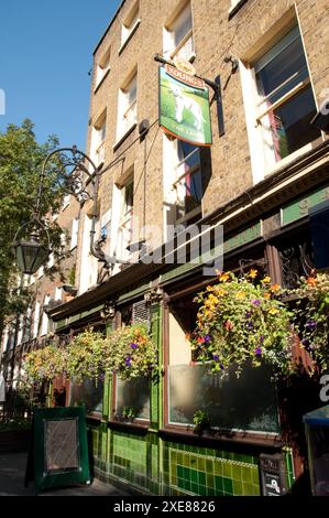 The Lamb, Lamb's Conduit Street, Bloomsbury, London - Lamb hat eine Wasserleitung entlang dieser Straße gebaut. Die Bloomsbury Group hat sich in diesem Pub getroffen Stockfoto