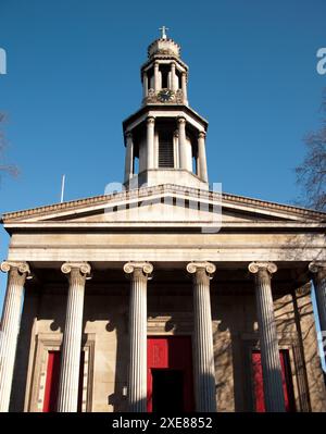 St Pancras Parish Church, Bloomsbury, London - neoklassizistische Kirche im gotischen Stil. St Pancras Church ist eine griechische Wiedergeburtskirche in St Pancras, London Stockfoto