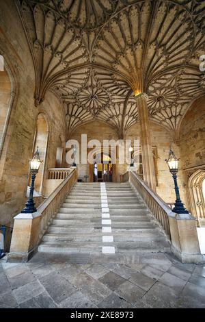 Die gewölbte Treppe im Bodley Tower. Christuskirche. Oxford University. England Stockfoto