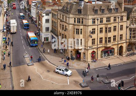 Blick von der Spitze des Carfax Tower auf das Zentrum von Oxford. Oxford University. England Stockfoto