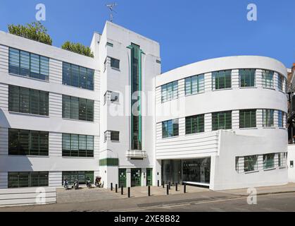 Die ehemalige Daimler Hire Garage in der Herbrand Street, London, Großbritannien. Berühmtes Art déco-Gebäude, das heute von der Ad-Agentur McCann Erickson besetzt wird. Stockfoto