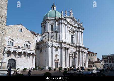 Barocker Duomo Nuovo (neue Kathedrale) Cattedrale estiva di Santa Maria Assunta von Giovanni Battista Lantana aus dem 17. Bis 19. Jahrhundert auf der Piazza Paolo VI Stockfoto