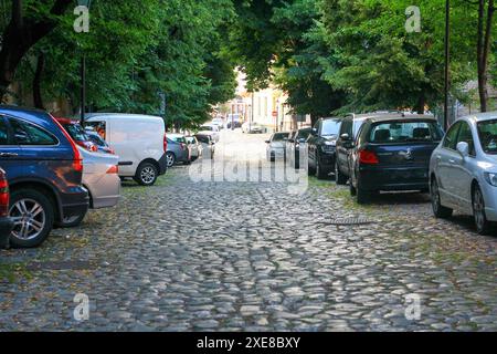 Eine kopfsteingepflasterte Straße in der Altstadt Stockfoto