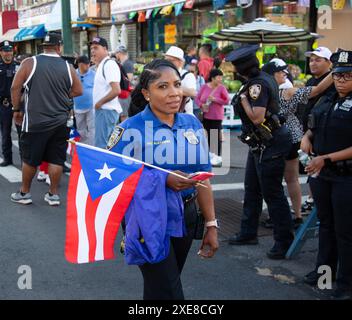 Stadtteil Puerto-rican Day Parade auf der 5. Avcenue im Sunset Park, Brooklyn, New York. Stockfoto