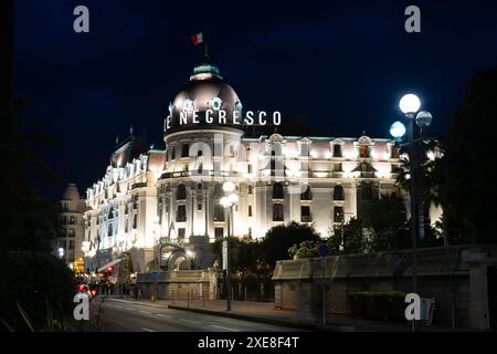 Le Negresco Belle Epoch Hotel beleuchtet bei Nacht. Cote d'Azure, Nizza, Frankreich. Stockfoto