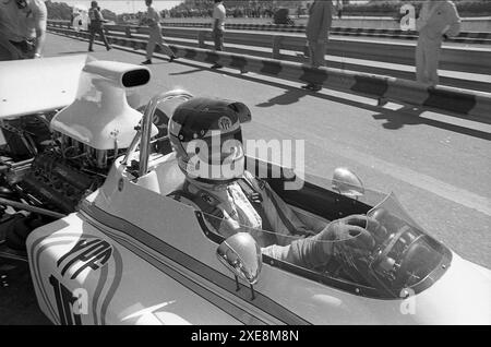 Der argentinische Rennfahrer Carlos Reutemann beim Gran Premio Argentina Fórmula UNO (Grand Prix der argentinischen Formel 1) in Buenos Aires, Januar 1973. Stockfoto