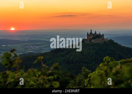 Panoramablick auf das Schloss Hohenzollern in Deutschland. Stockfoto