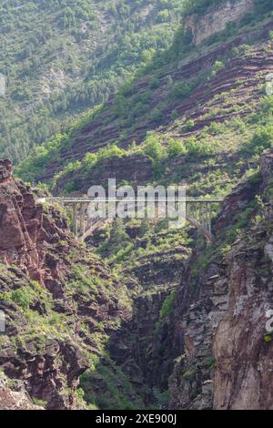 Steinbrücke über die Schlucht von Daluis, (Pont de la Mariée), Alpes-Maritimes Frankreich Stockfoto