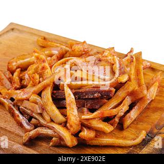 Leckerer Snackteller mit Schweineohren auf weiß Stockfoto