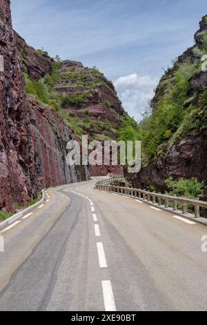 Bergstraße in den Schluchten von Cians, regionales Naturschutzgebiet, Südfrankreich Stockfoto