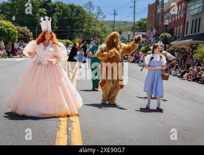 Dorothy, Glenda, Lion und Tin man beim Ozfest. Jährliche Festival und Parade in Canastota, New York, Geburtsort von L. Frank Baum, schrieb The Wizard of Oz. Stockfoto