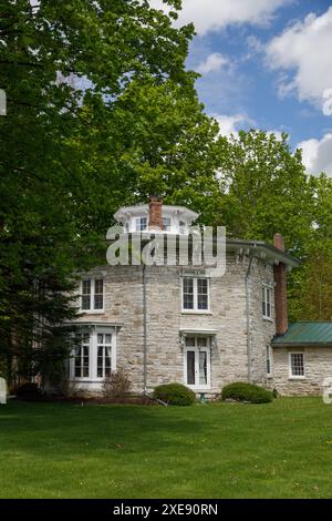 Ein achteckiges Kalksteinhaus, erbaut um 1850 von Linus Yale, dem Erfinder der Yale-Schleuse. Newport, Herkimer County, Bundesstaat New York, USA. Stockfoto