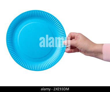 Die Hand der Frau hält einen runden blauen Papierteller Stockfoto