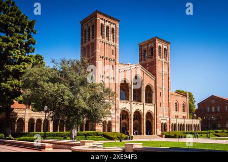 Los Angeles, Kalifornien, USA - 28. März 2017: Royce Hall wurde 1929 erbaut und ist eines der vier ursprünglichen Gebäude auf dem Westwood Campus der UCLA Stockfoto
