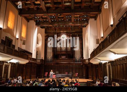 Claremont, Kalifornien, USA - 30. März 2017: Campus-Touren am Pomona College beinhalten einen Besuch der Hill Memorial Orgel in der Bridges Hall of Music Stockfoto