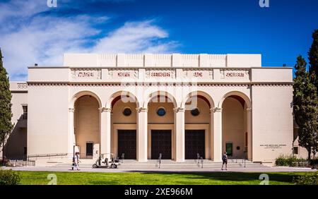 Claremont, Kalifornien, USA - 30. März 2017: Außenfassade des Mabel Shaw Bridges Music Auditorium an den Claremont Colleges. Stockfoto